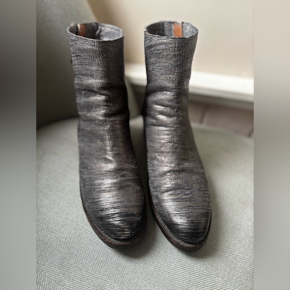 FRYE | leather Demi zip bootie in pewter | size 9 - Picture 9 of 9